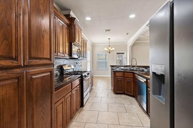 Building Photo - 6901 Anastasia Dr