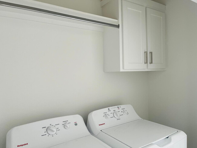 Building Photo - "Chic 2-Bed, 2-Bath Alton Apartment with Elegant Granite Touches!"