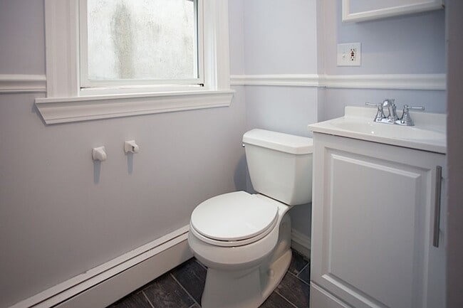 Building Photo - 9/1 No Fee! Renovated 3BR near Central/Kendall/Inman