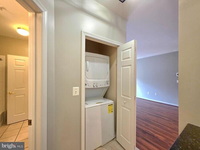 Building Photo - 4560 Strutfield Ln