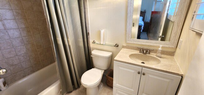 Building Photo - 207 Tropic Isle Dr
