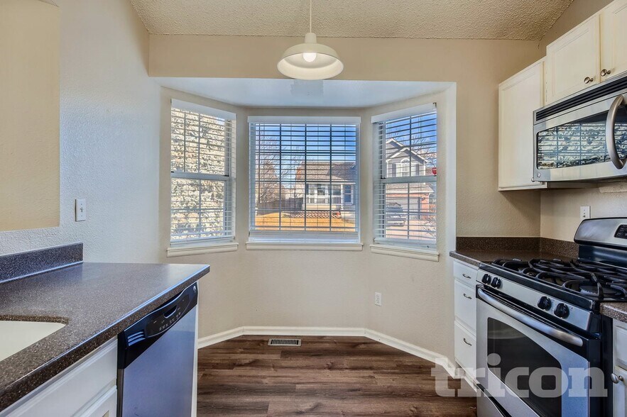 Building Photo - 995 Cobblestone Dr