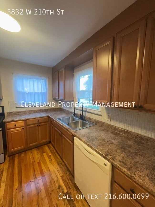 Building Photo - 3832 W 210th St