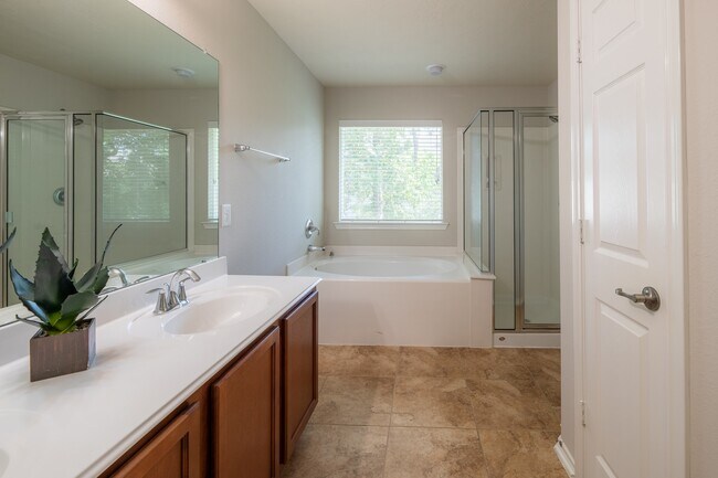 Building Photo - 18 Whitekirk Pl