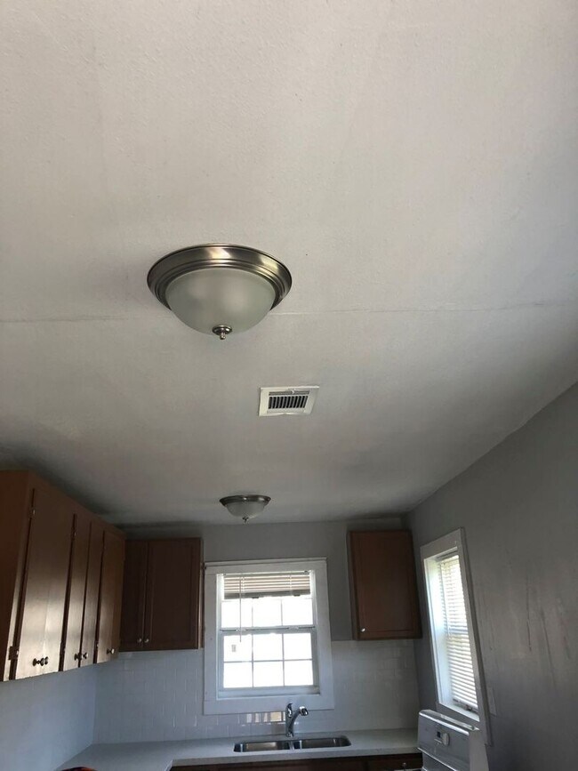 Building Photo - Gorgeous all renovated Home in Freeport, TX!