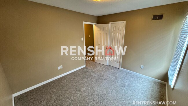 Building Photo - 5249 Kimbark Woods Dr