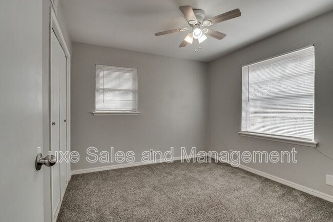 Building Photo - 236 NW 85th St