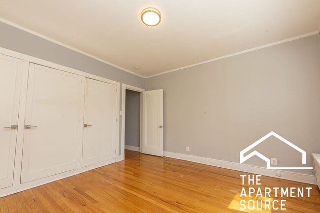 Building Photo - 201 Kedzie St