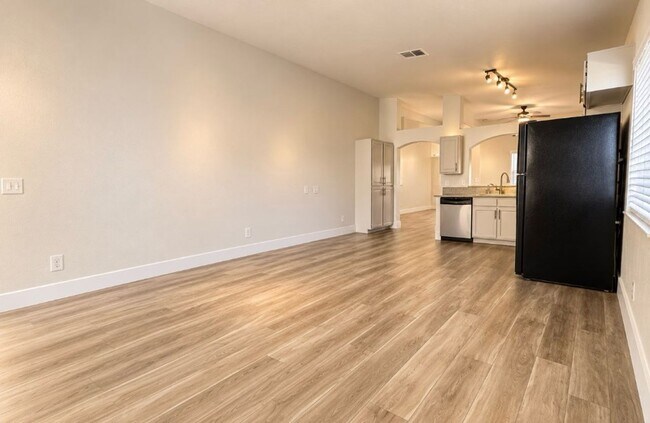 Building Photo - Beautiful Single Story Home Ready for Immediate Move-In