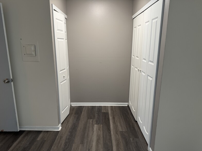 Building Photo - 27 Dickinson St