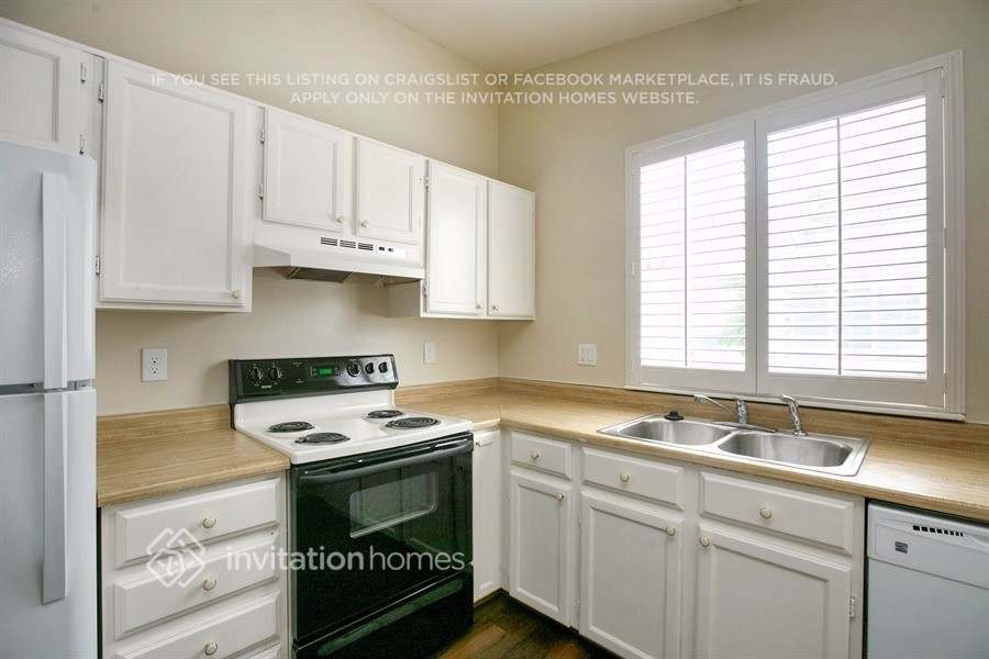Building Photo - 4633 Dearborn St