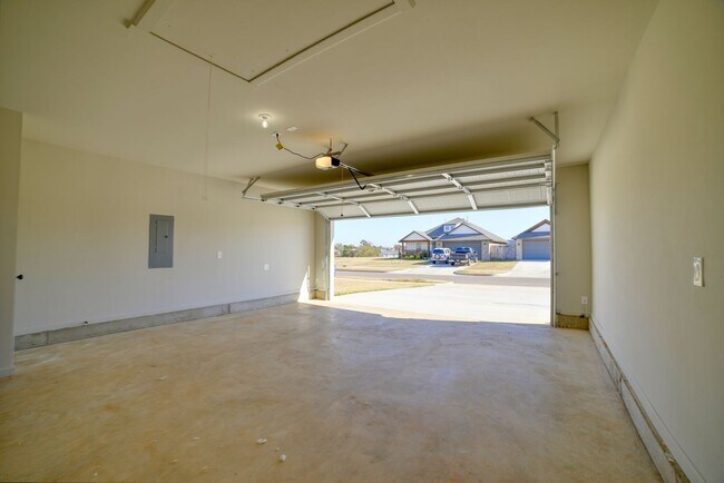 Building Photo - Brand New Home In Washington!