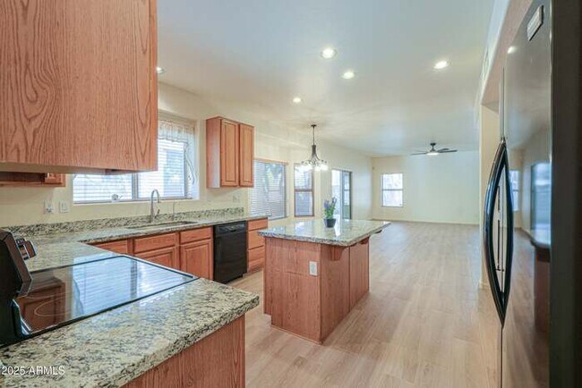 Building Photo - Stunning Cobble Creek II home with pool an...