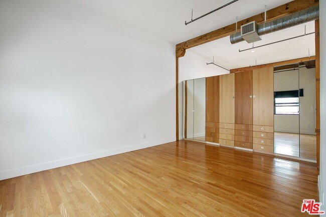 Building Photo - 215 S Santa Fe Ave