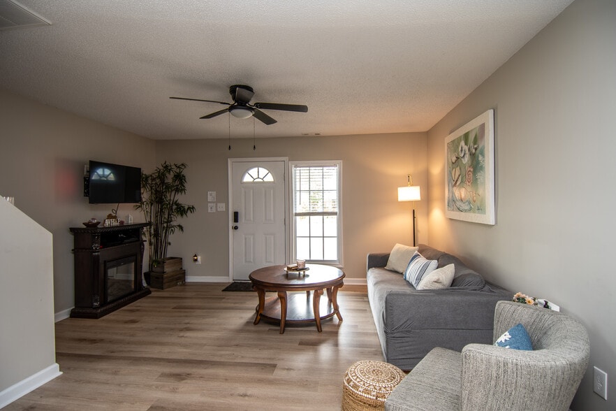 Building Photo - 88 Shoreline Dr