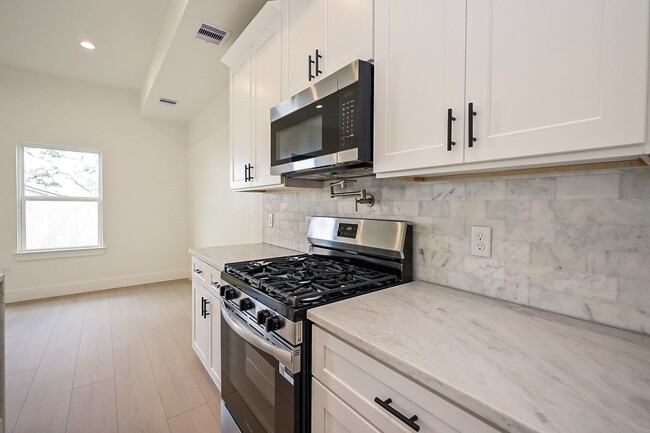 Building Photo - 3839 Noah St