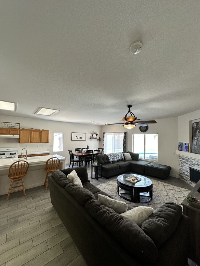 Building Photo - 40569 Morris St