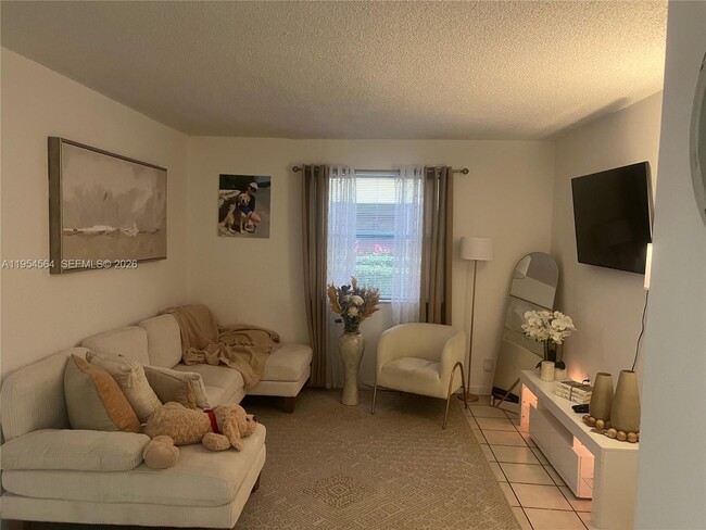 Building Photo - 526 NW 114th Ave