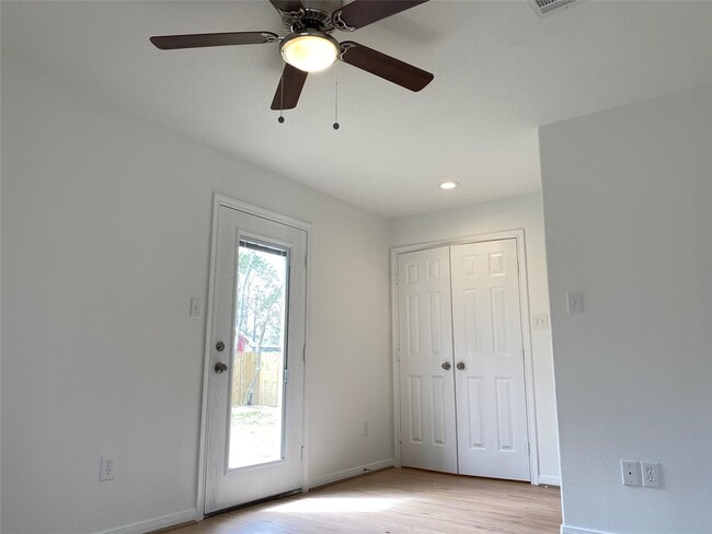 Building Photo - 3722 Putnam Dr
