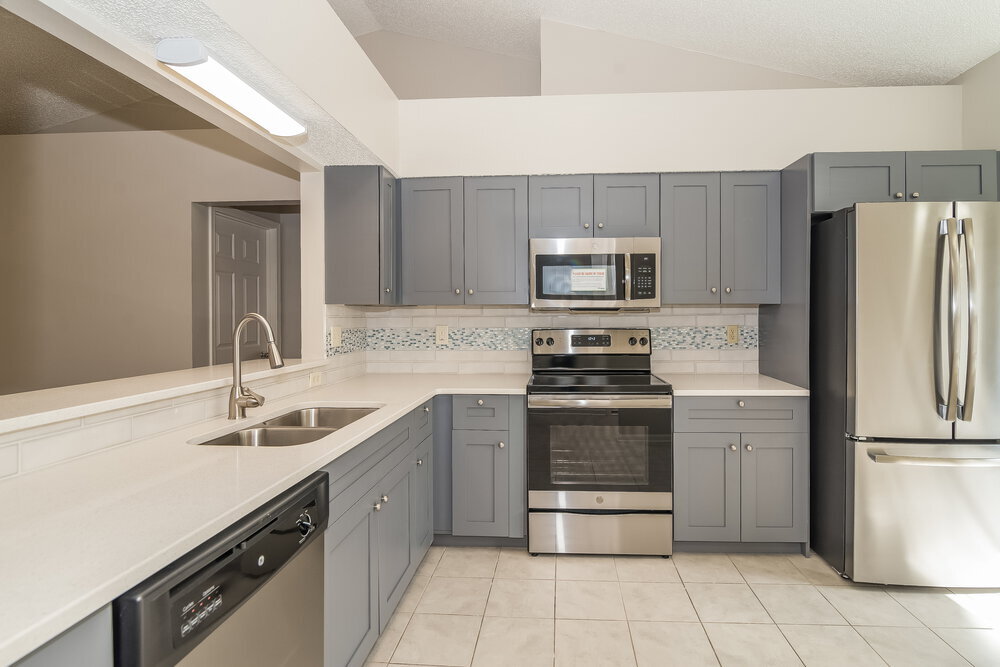 Building Photo - 3032 Twin Oak Dr S