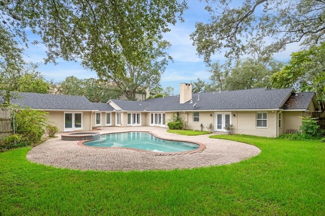 Building Photo - 5505 Holly Springs Dr
