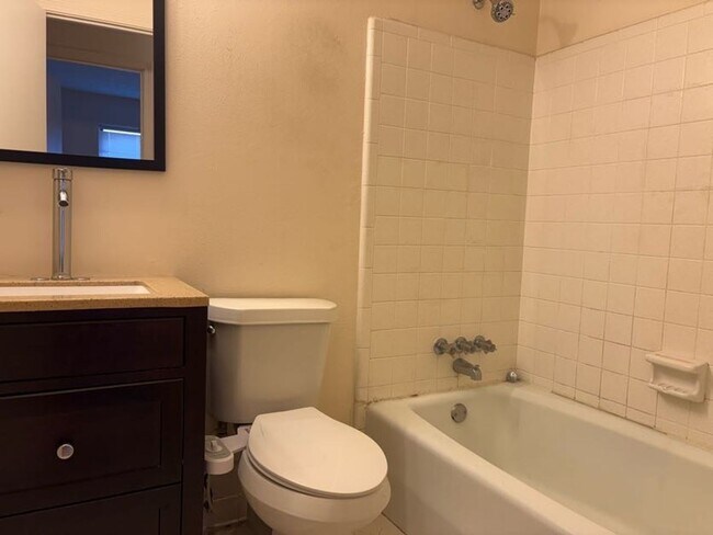 Building Photo - Welcome to this charming 3-bedroom, 2-bath...