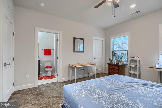 Building Photo - 7142 Starmount Ct
