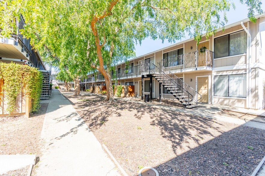 Building Photo - The Elm Tree Estates