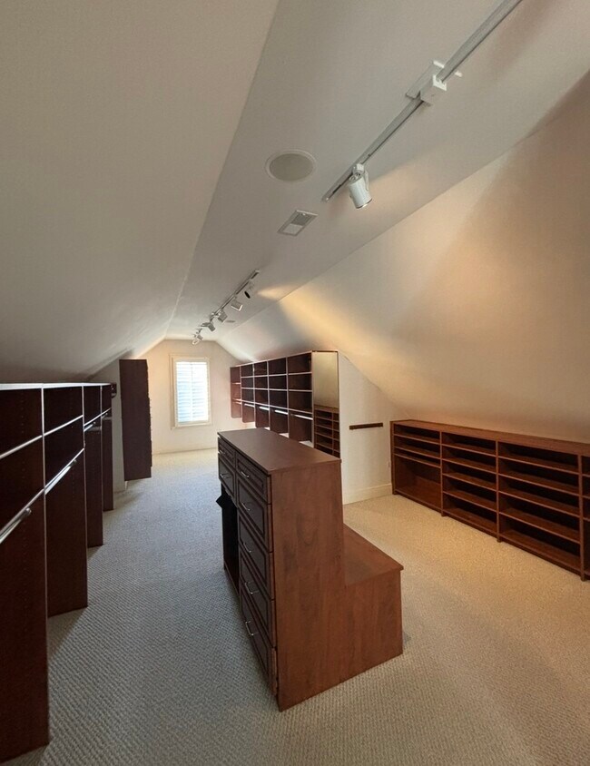 Building Photo - 310 N Prairie Ave