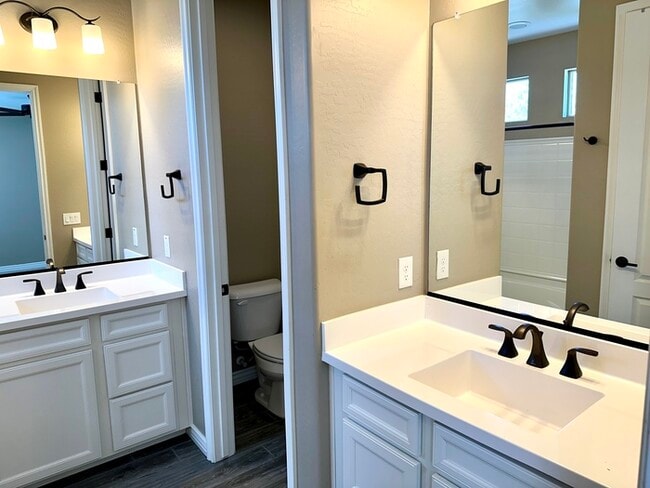 Building Photo - Stunning Southern Enclave