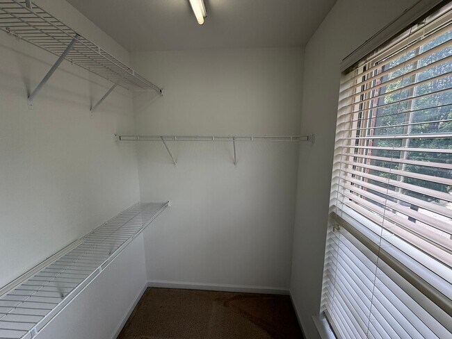 Building Photo - 152 N Arcadian Way