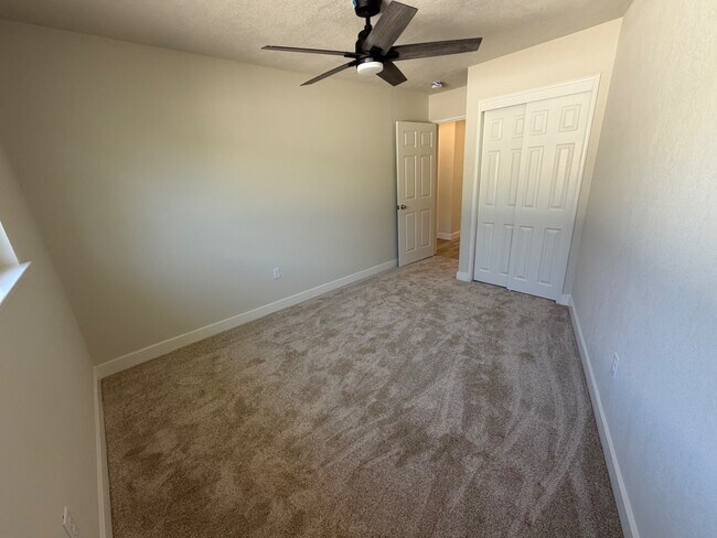 Building Photo - 130 Village Ct