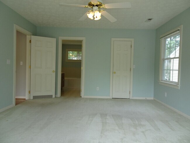 Building Photo - 4 Bedroom 2.5 Bath Home in Powhatan Secondary