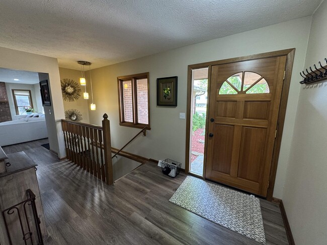 Building Photo - 5855 Thatcher Dr
