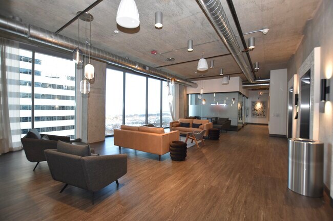 Building Photo - 60 E Randolph St