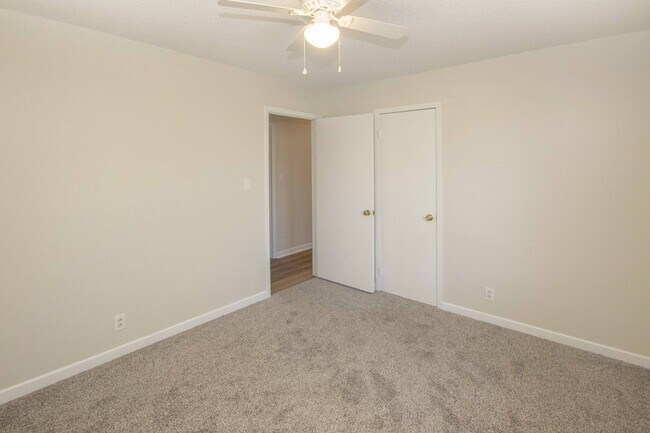 Building Photo - 6600 Woodcock Cir