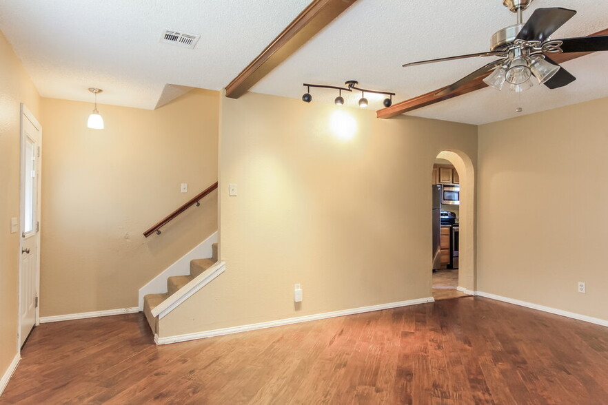 Building Photo - 317 Chickasaw Ln
