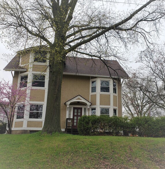 Building Photo - 636 21st St