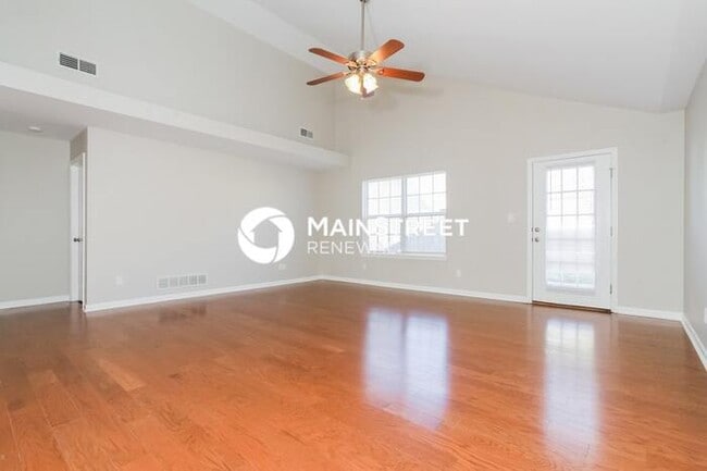 Building Photo - 3 Bedroom Pet-Friendly Home in Nicholasvil...