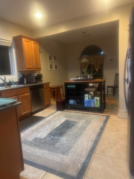 Kitchen/dining - 6155 Saddle Horse Ave
