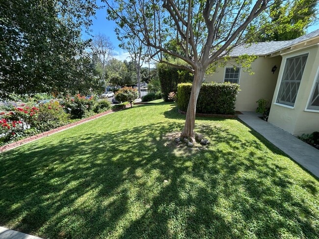 Building Photo - Rare Nostalgic Vintage 2Bedroom Home