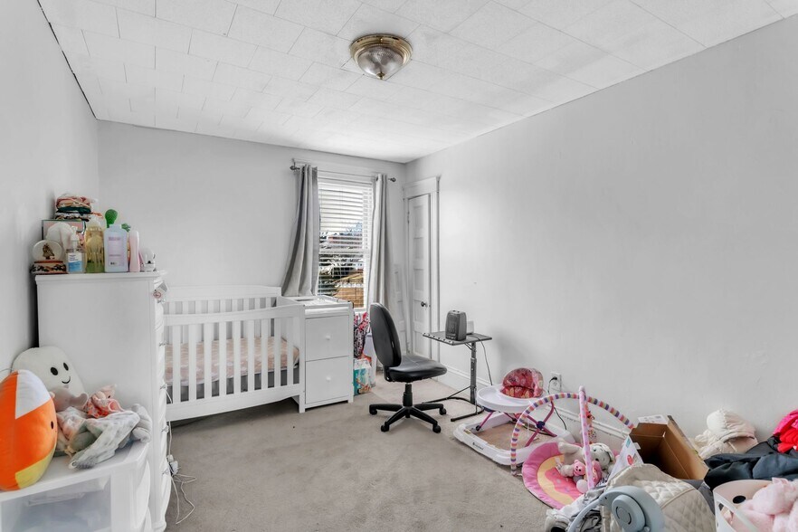 Primary Photo - 194 Hamilton St