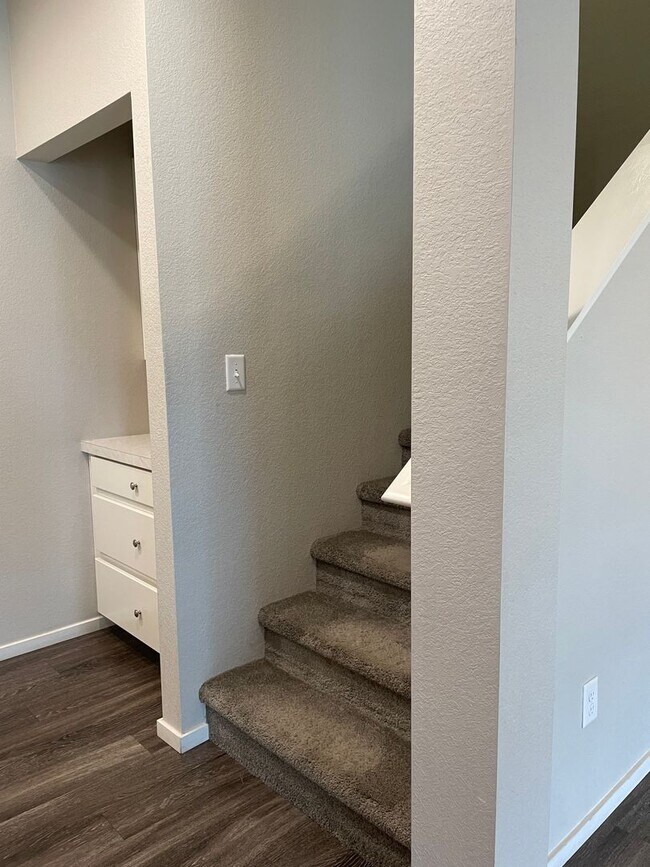 Building Photo - Luxury Rowhouse w/ 2-Car Garage in NE Ft. Collins