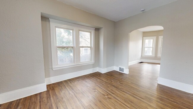 Building Photo - Lease to own! 5 bedroom/1 bath, Old Brooklyn.