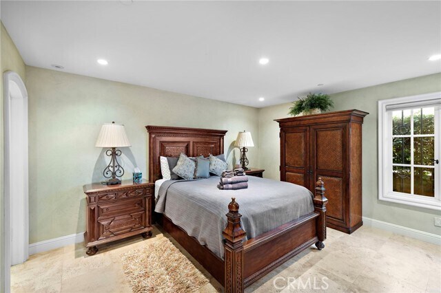 Building Photo - 900 E Balboa Blvd