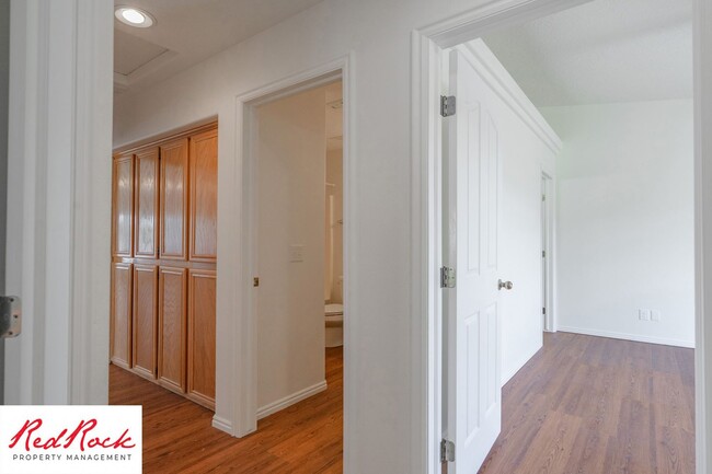 Building Photo - Remodeled 3 Bedroom Townhome with Great Vi...