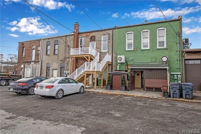 Building Photo - 27 Main St