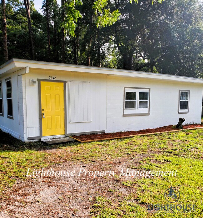 Building Photo - NEWLY RENOVATED 3 bed/2 bath!