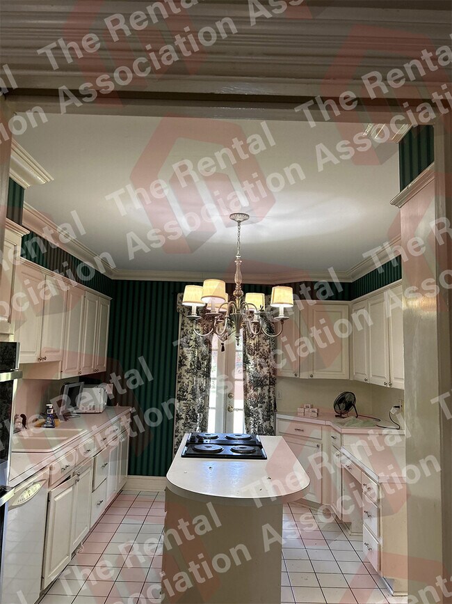 Building Photo - 2401 Jasmine St