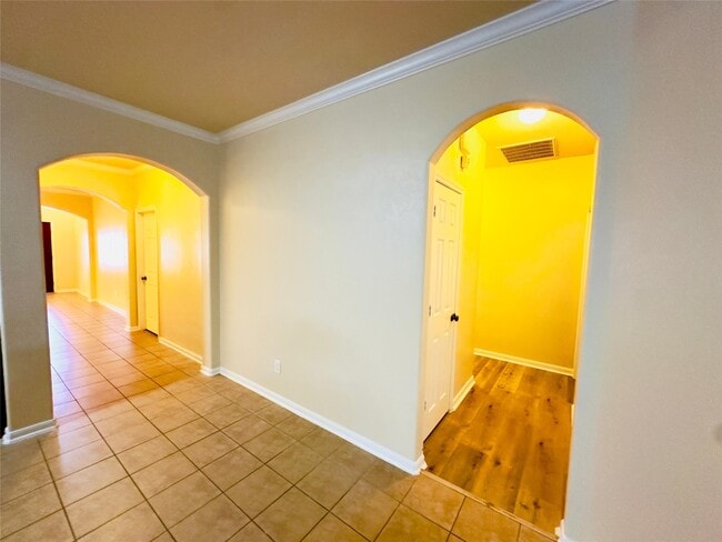 Building Photo - 1919 Spring Cliff Court